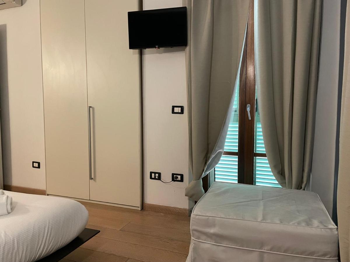 Elegante Camera Matrimoniale Con Balcone A 500 Mt Dal Mare 마리나 디 카라라 외부 사진