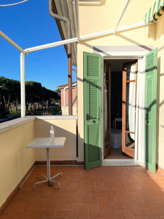 Elegante Camera Matrimoniale Con Balcone A 500 Mt Dal Mare 마리나 디 카라라 외부 사진
